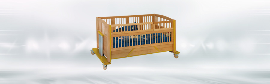 pflegebett-für-kinder-holzdekor